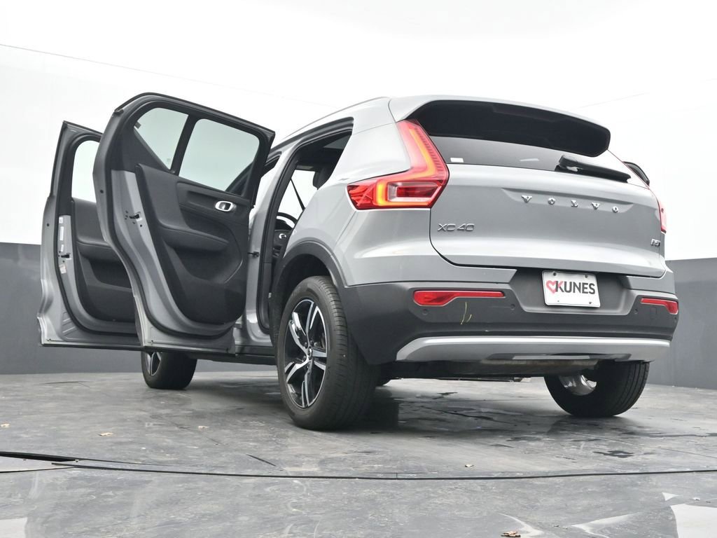 Used 2025 Volvo XC40 B5 Core image 66