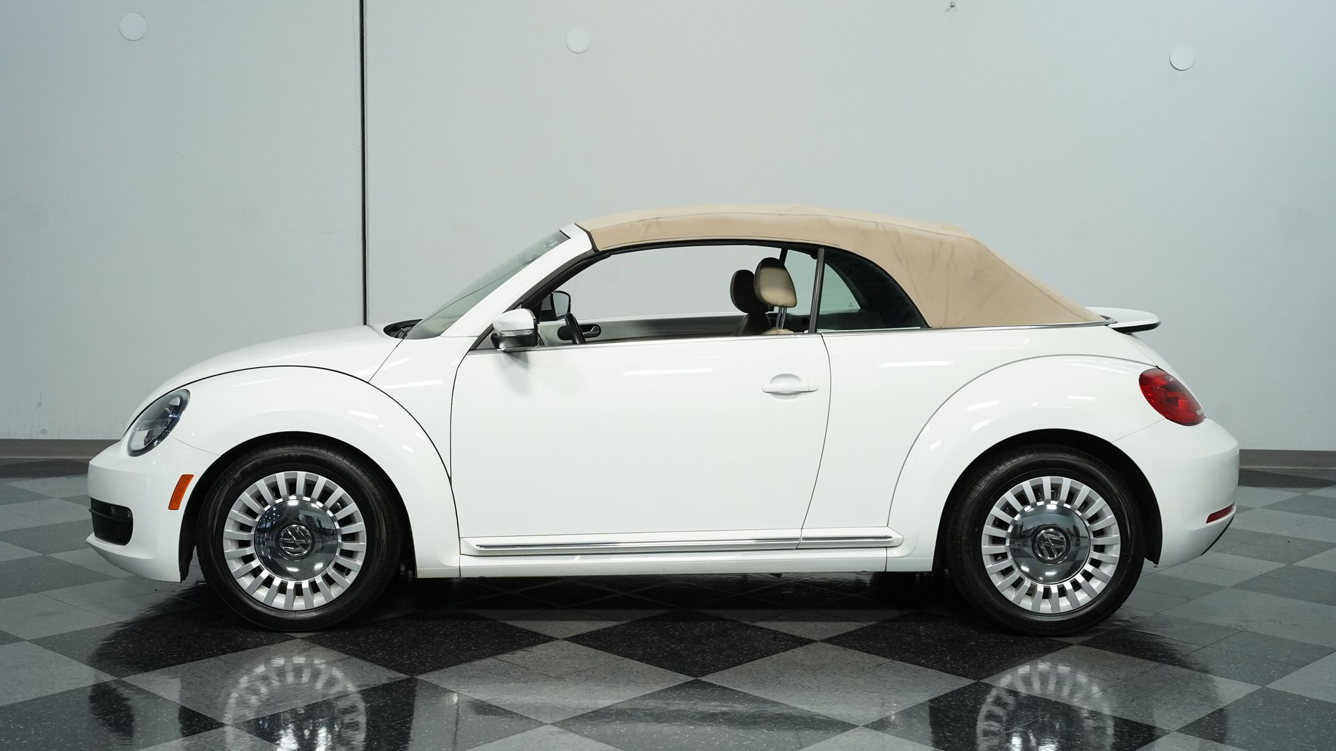 Used 2014 Volkswagen Beetle 1.8T image 2