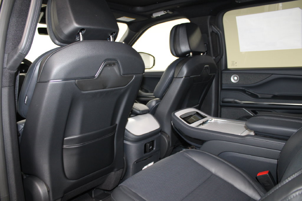 New 2027 Lincoln Navigator Reserve w/ Jet Appearance Package AWD/4WD image 28