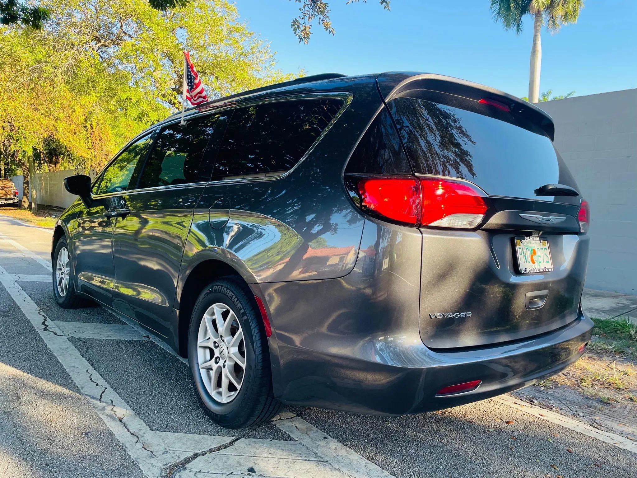 Used 2021 Chrysler Voyager Lxi image 3