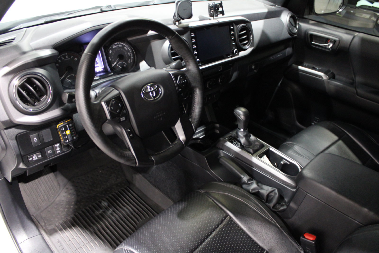 Used 2022 Toyota Tacoma TRD Off-Road AWD/4WD image 31