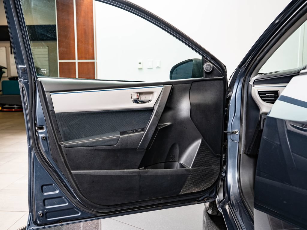 Used 2015 Toyota Corolla LE FWD image 24