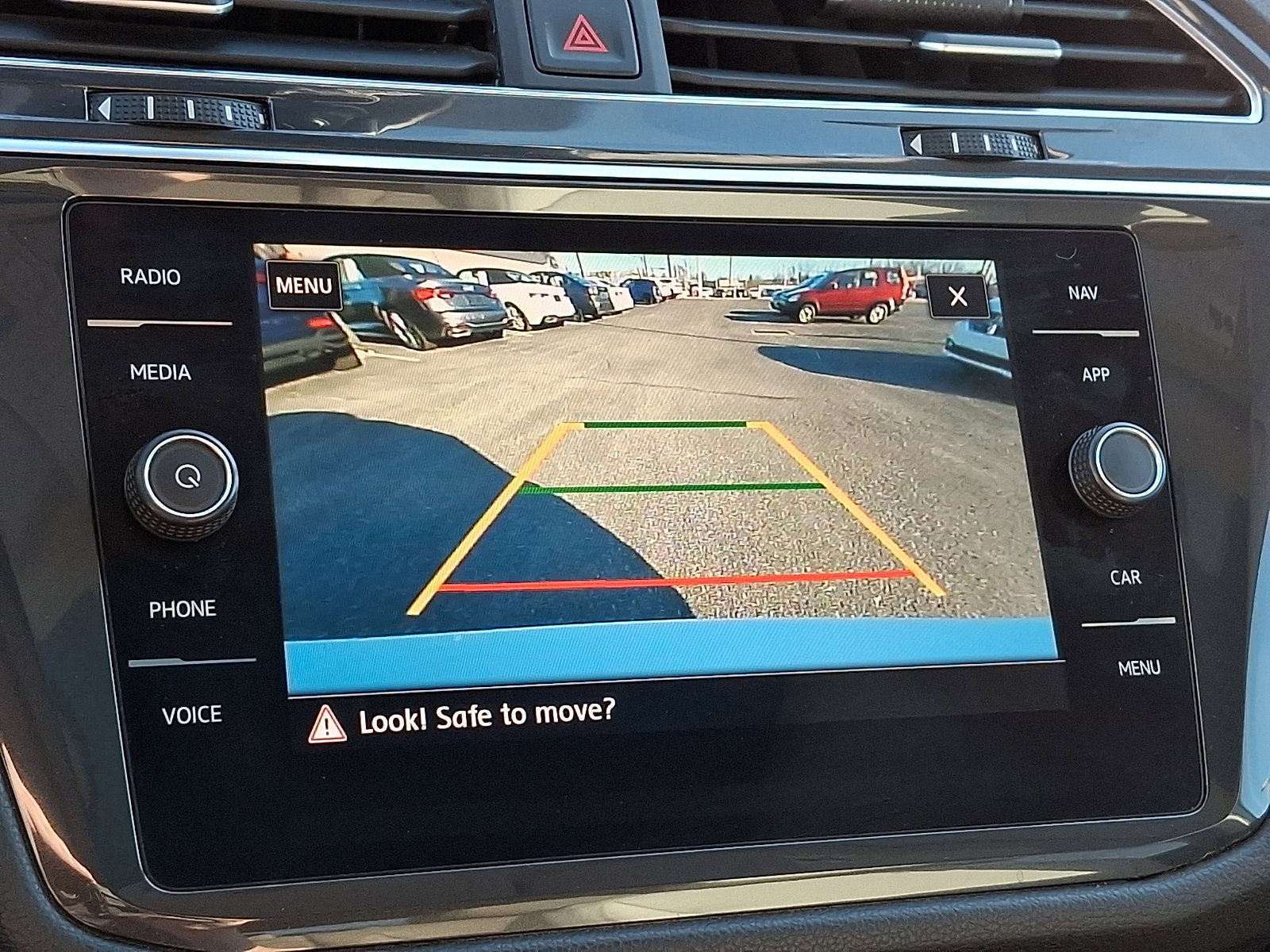 Used 2020 Volkswagen Tiguan SEL image 19