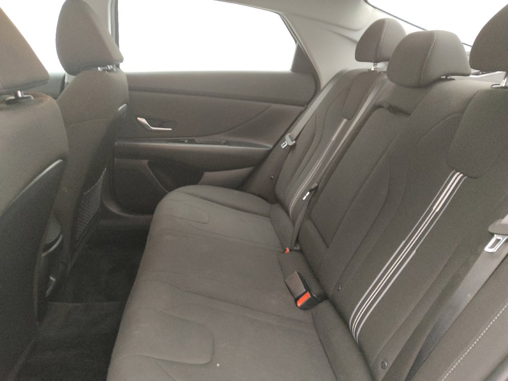 Used 2025 Hyundai Elantra SEL FWD image 18
