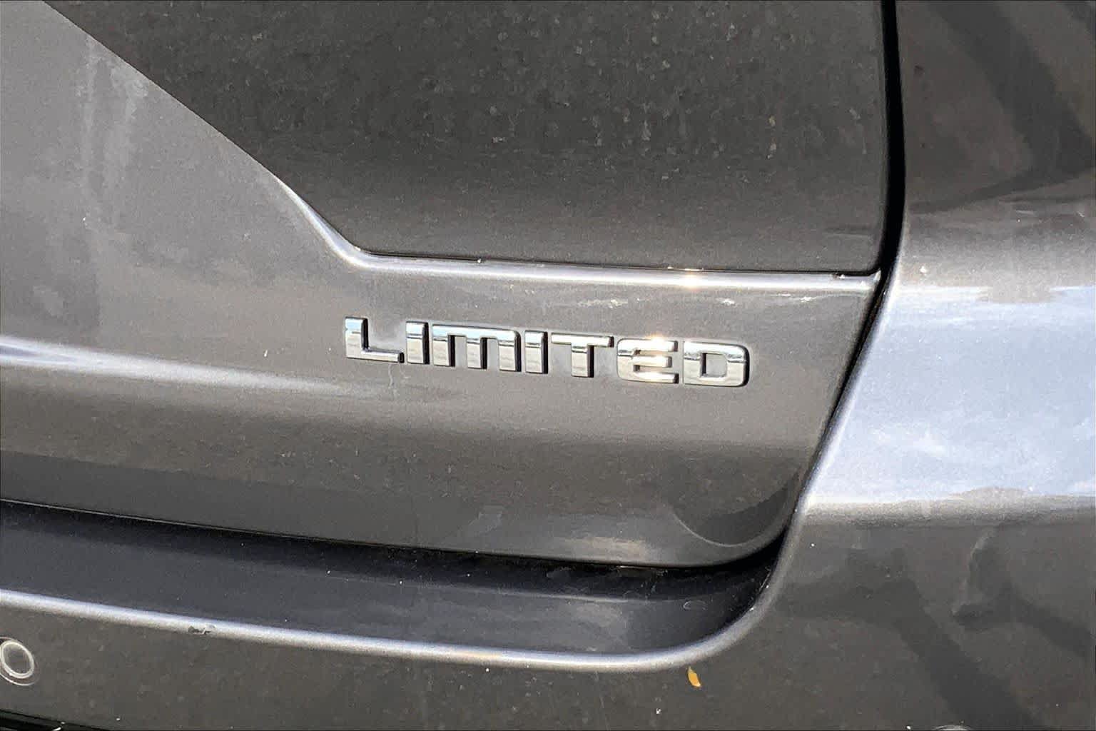 Used 2023 Jeep Grand Cherokee Limited w/ Luxury Tech Group II RWD image 10