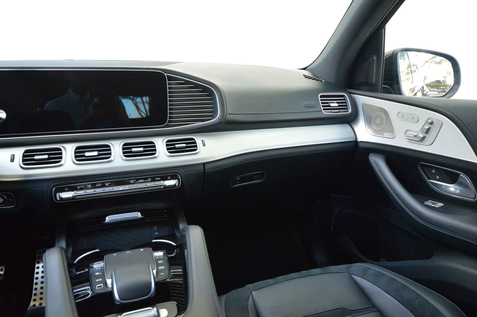 Used 2025 Mercedes-Benz GLE 53 AMG 4MATIC image 35