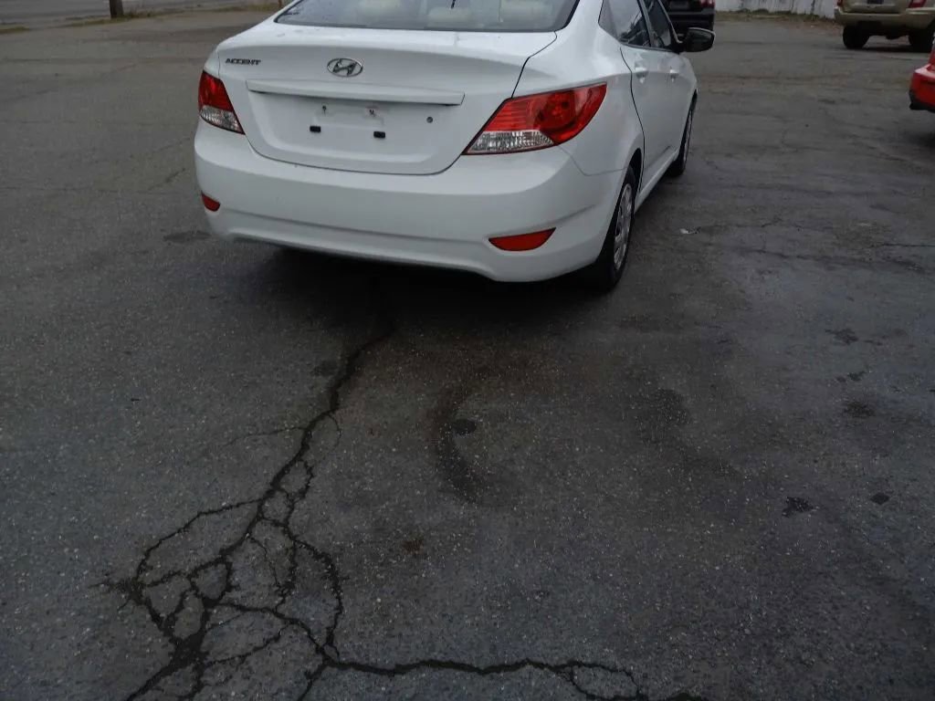 Used 2014 Hyundai Accent GLS image 3