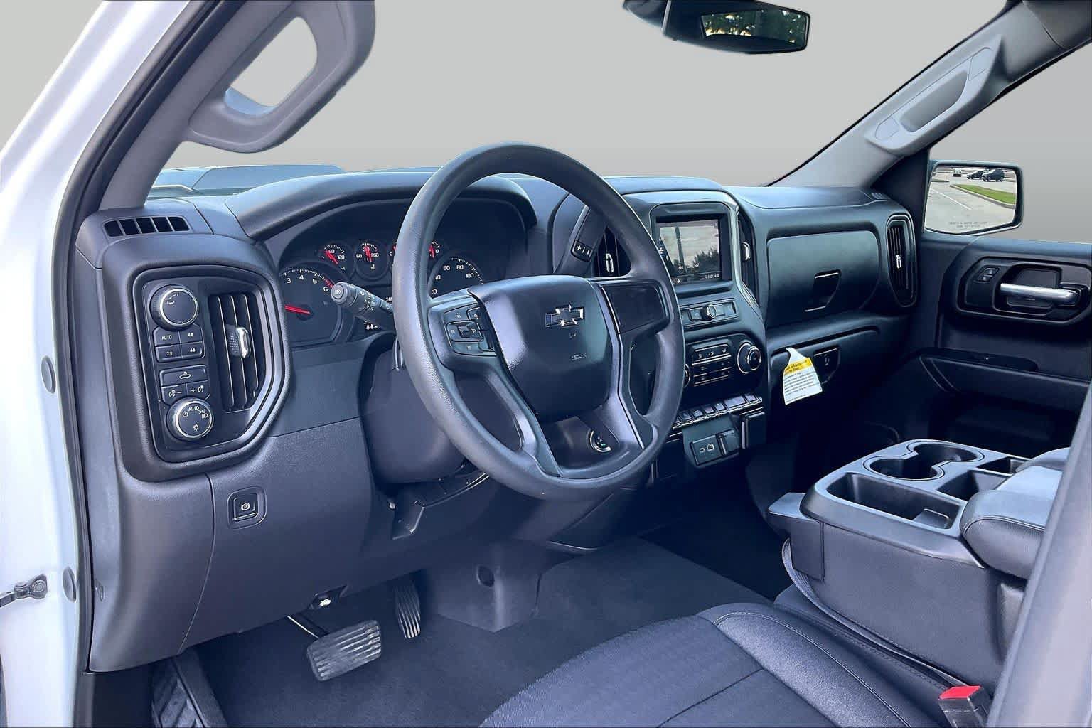 Used 2024 Chevrolet Silverado 1500 Custom Trail Boss w/ Turbomax Blackout Package AWD/4WD image 17