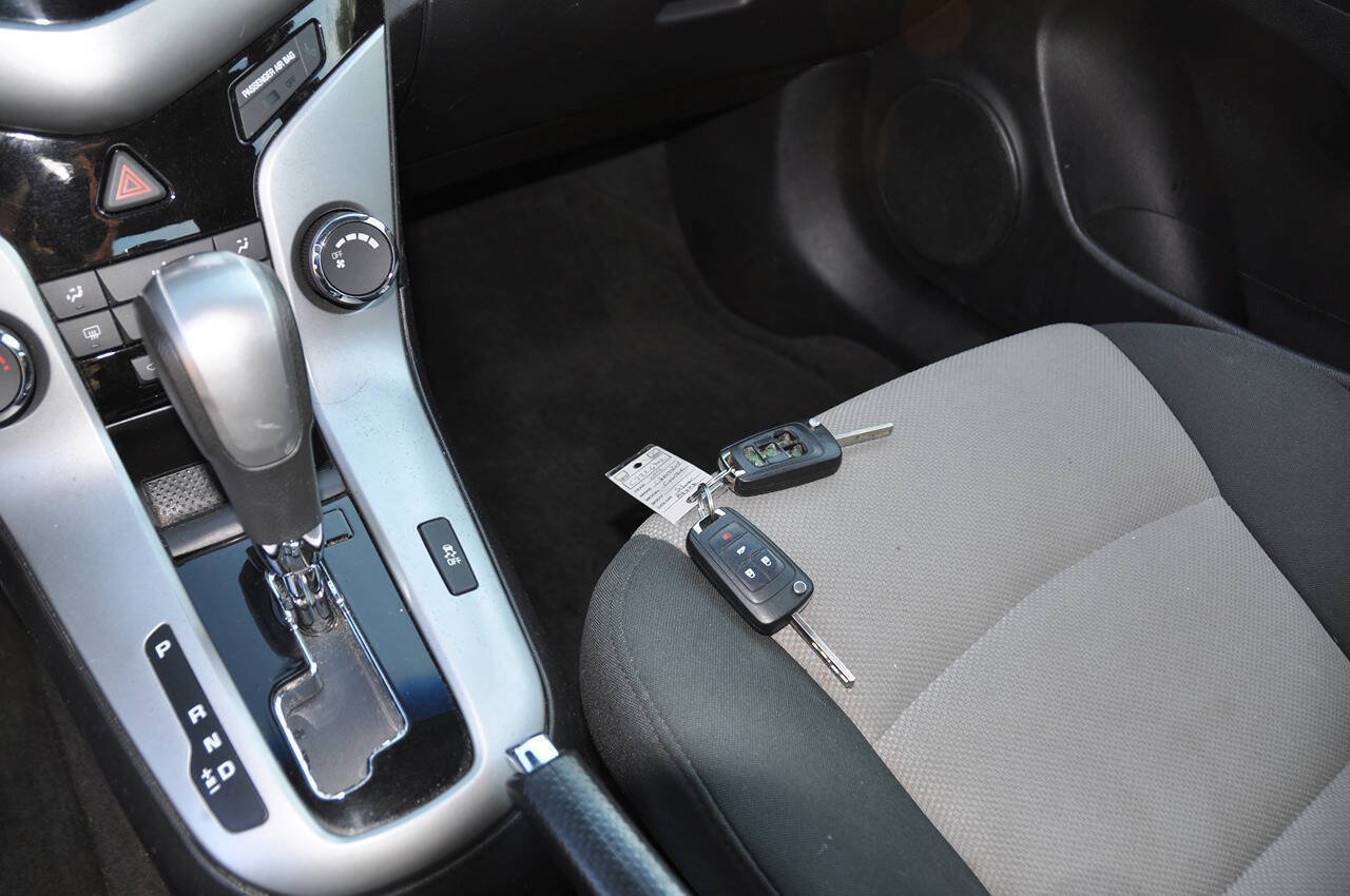 Used 2012 Chevrolet Cruze LS w/ Connectivity Package FWD image 34