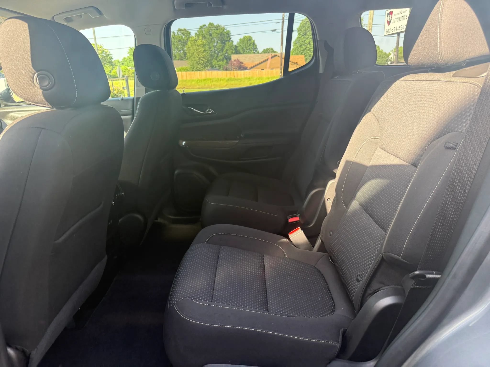 Used 2023 GMC Acadia SLE FWD image 15