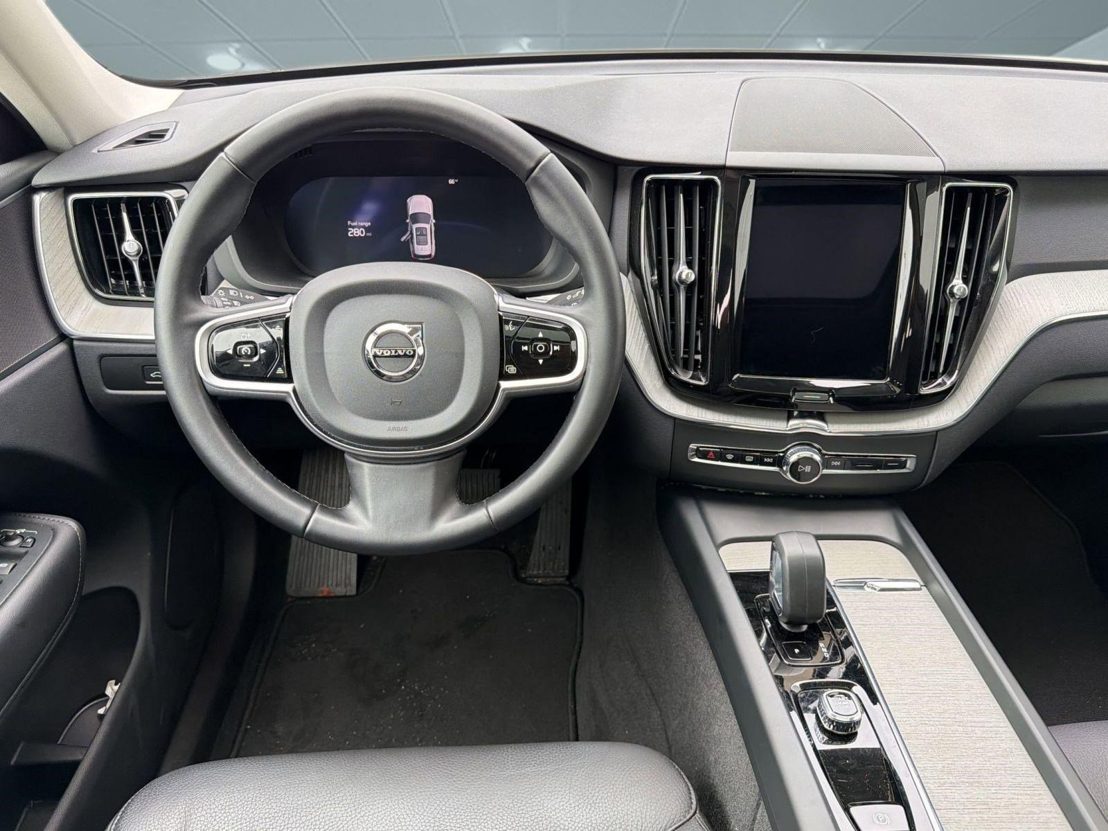 Certified 2025 Volvo XC60 B5 Plus image 27