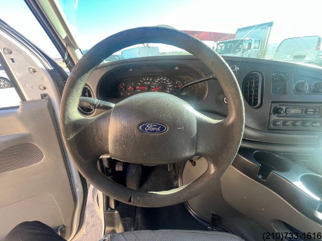 Used 2006 Ford E-350 and Econoline 350 Super Duty RWD image 18