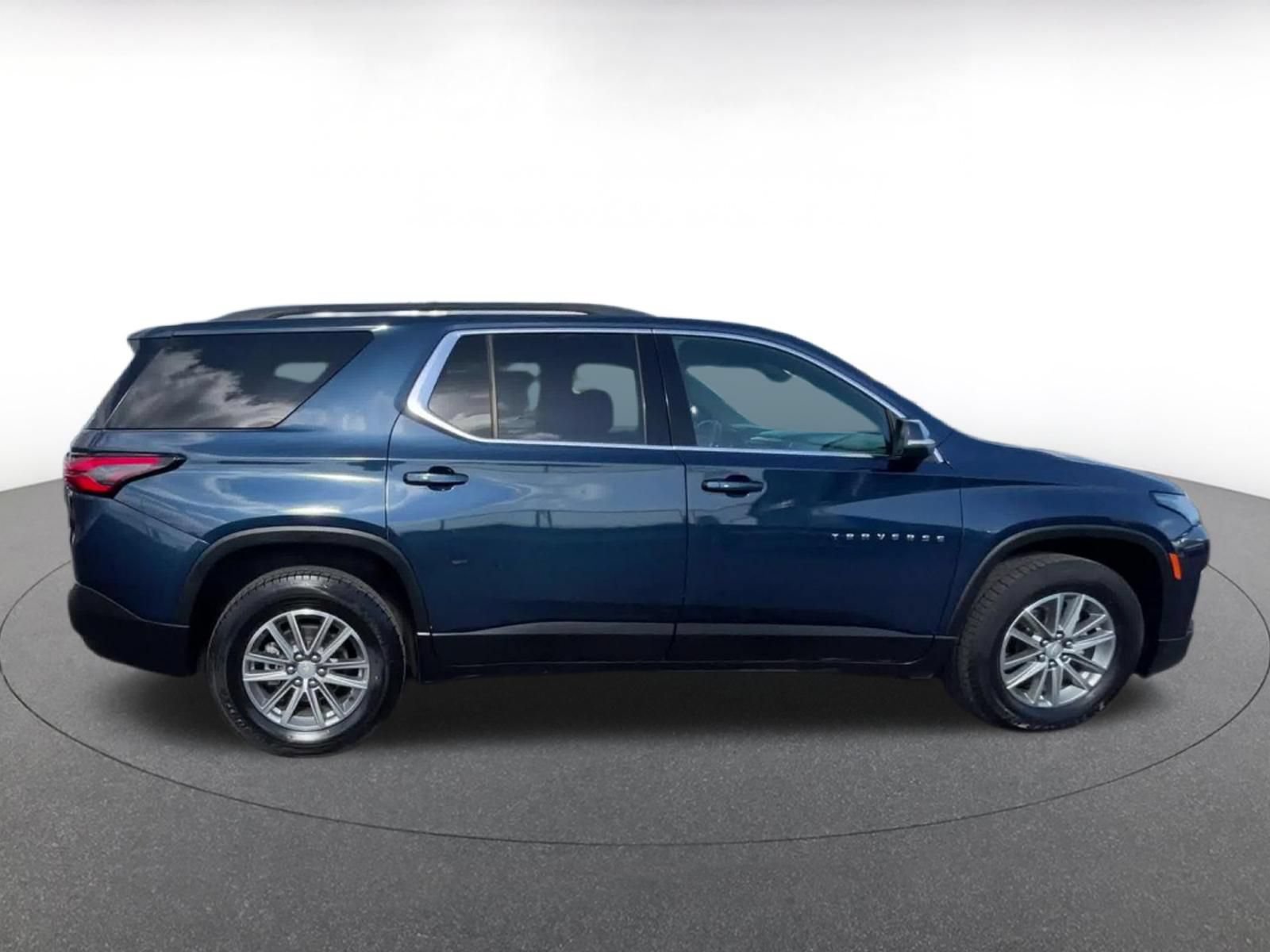 Used 2023 Chevrolet Traverse LT FWD image 15