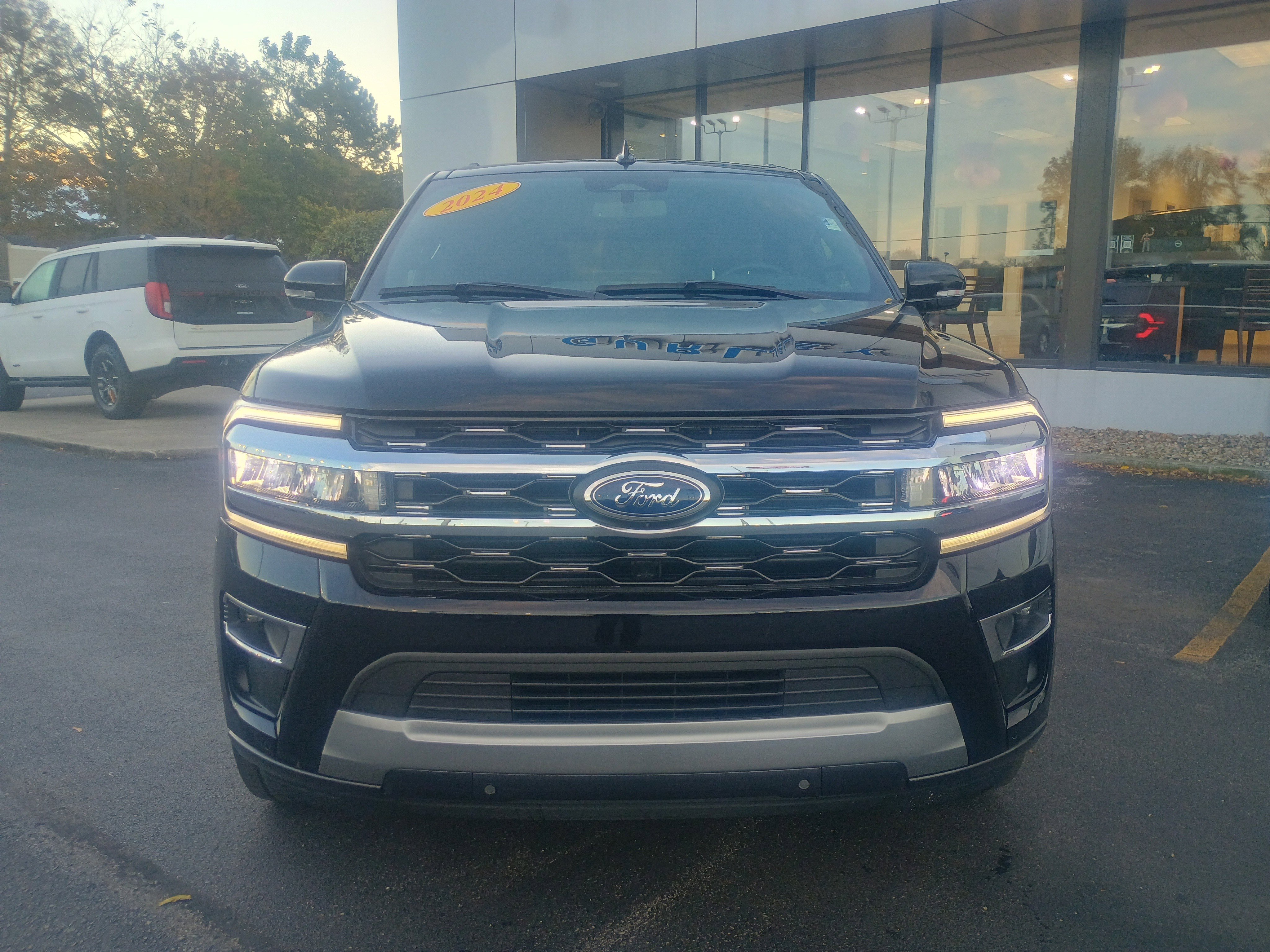 Certified 2024 Ford Expedition Limited image 2