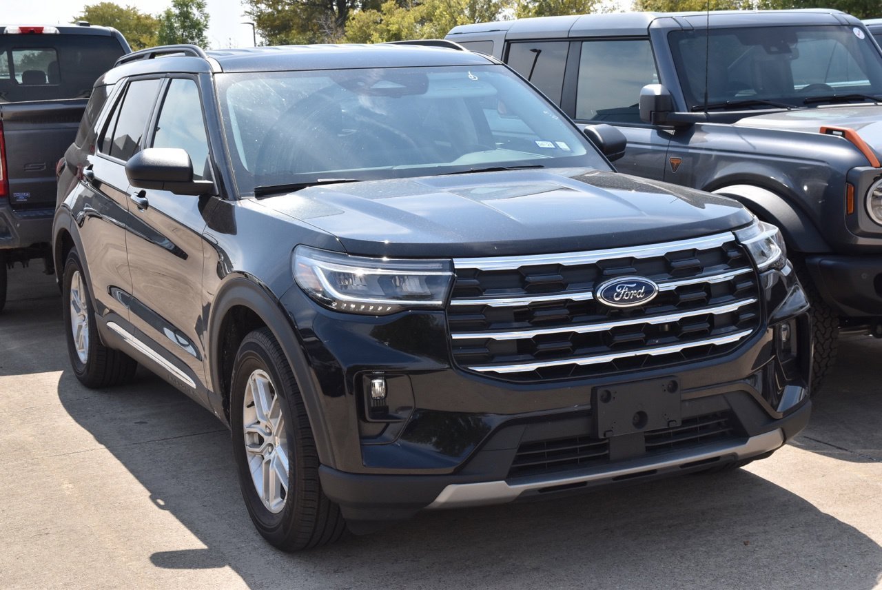 Certified 2025 Ford Explorer Active w/ Active Comfort Package RWD image 4