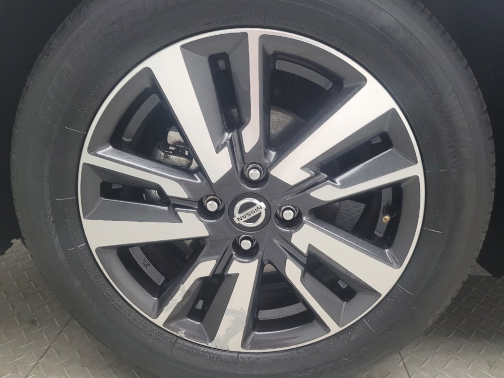 Used 2021 Nissan Versa SV FWD image 31