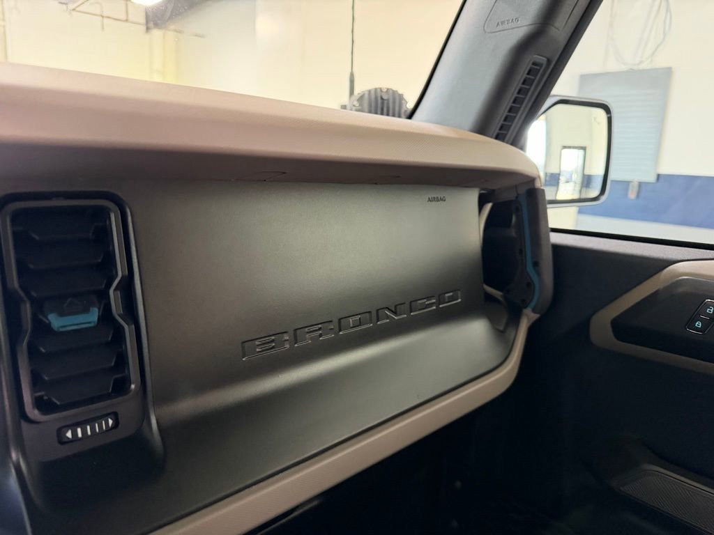 Used 2023 Ford Bronco Wildtrak image 28