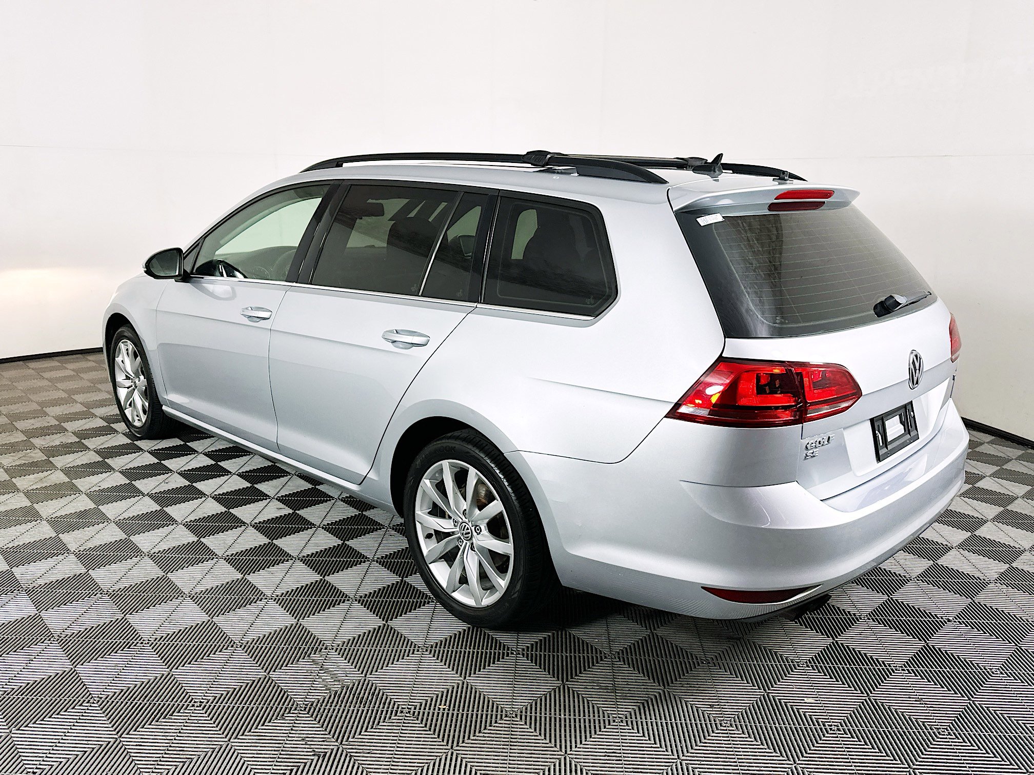Used 2016 Volkswagen Golf SE FWD image 5