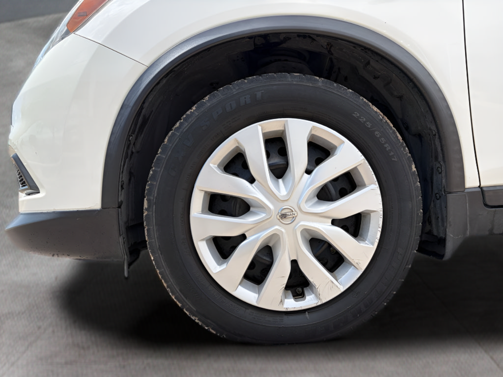 Used 2016 Nissan Rogue S FWD image 17