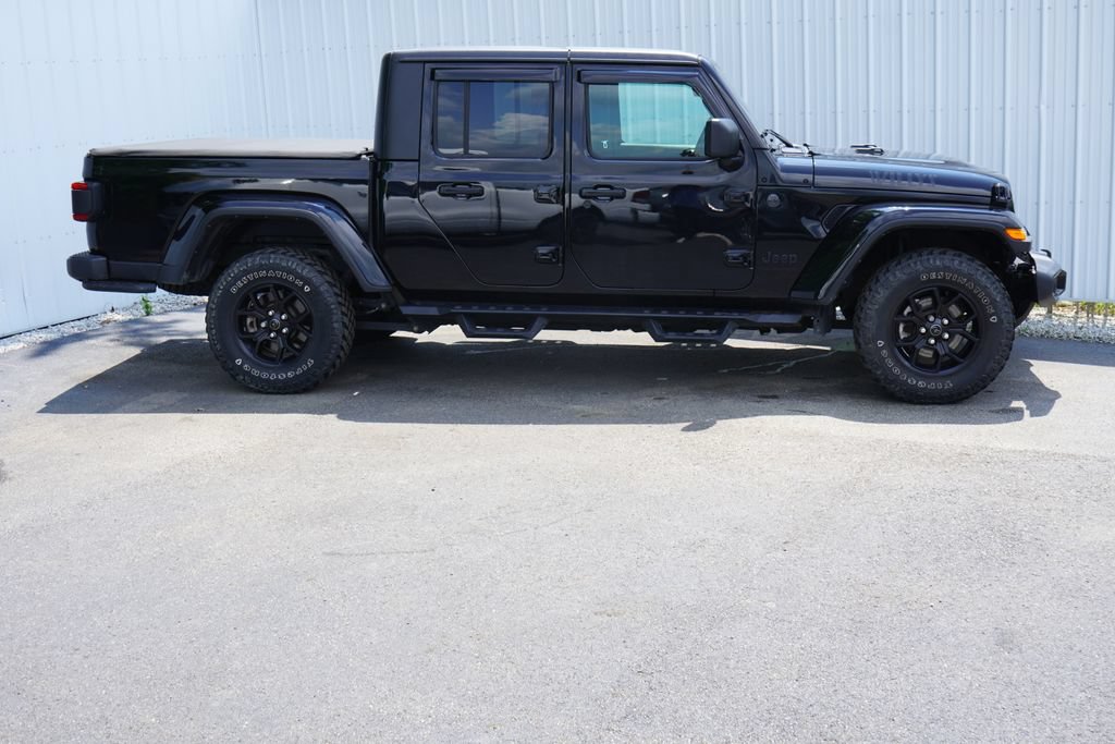 Used 2024 Jeep Gladiator Sport AWD/4WD image 2