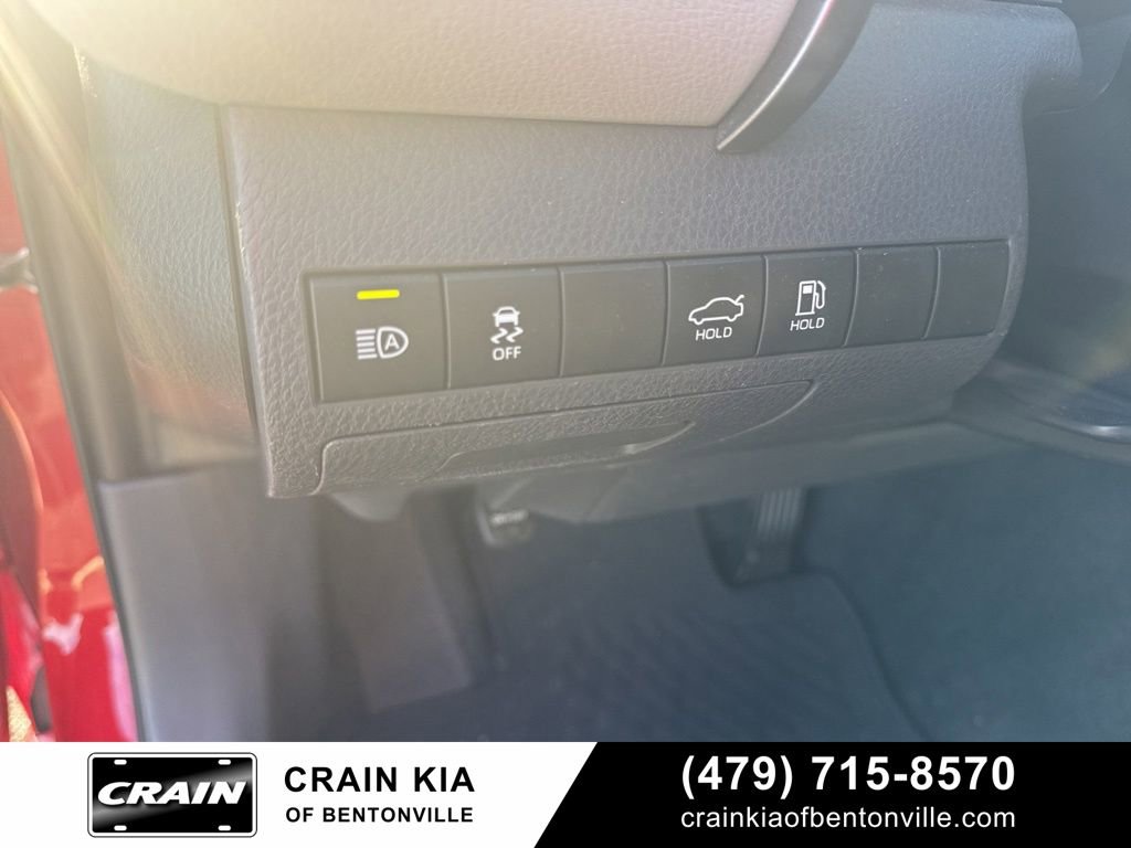 Used 2022 Toyota Camry SE image 16