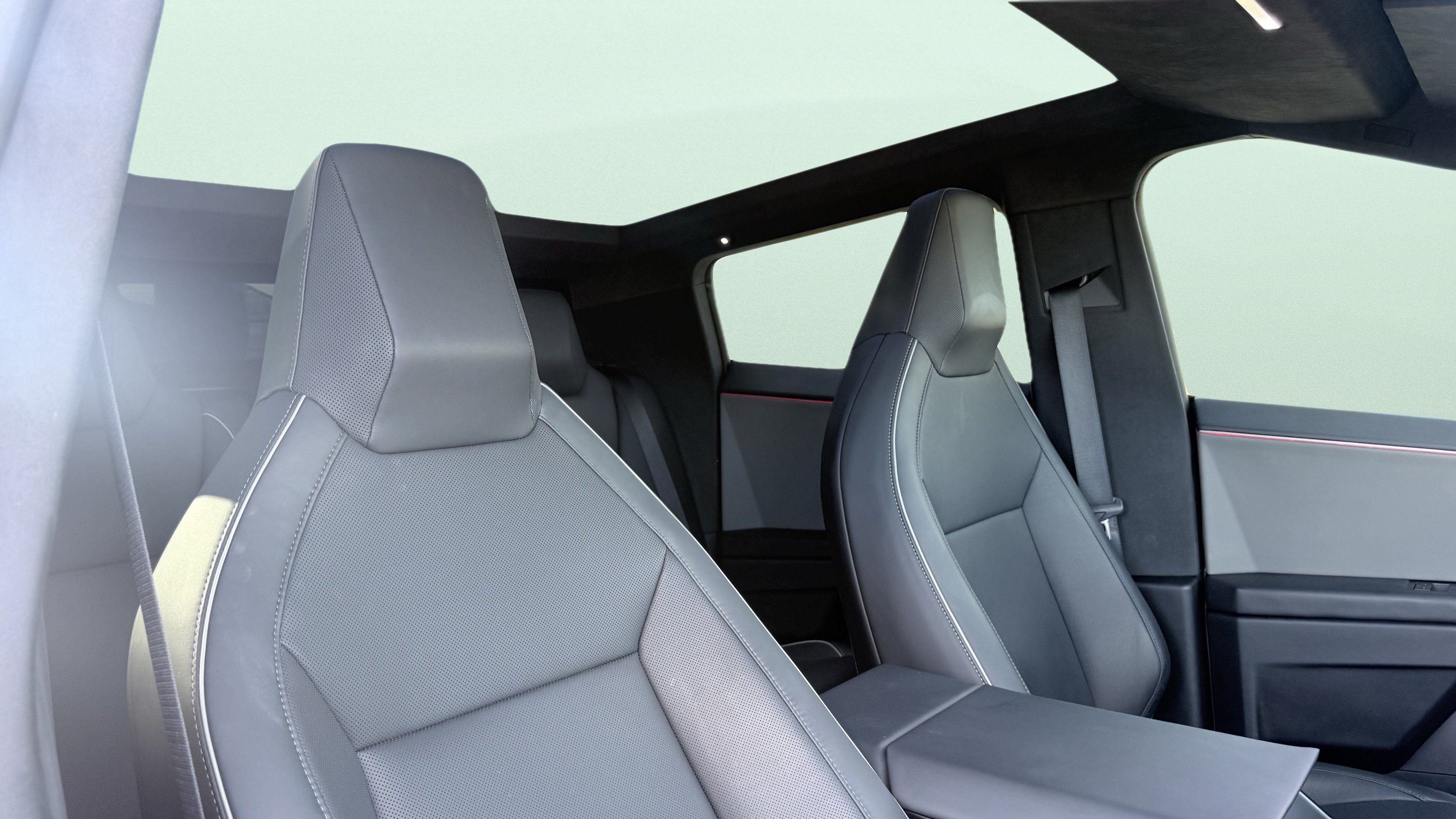 Used 2024 Tesla Cybertruck AWD Crew Cab image 43