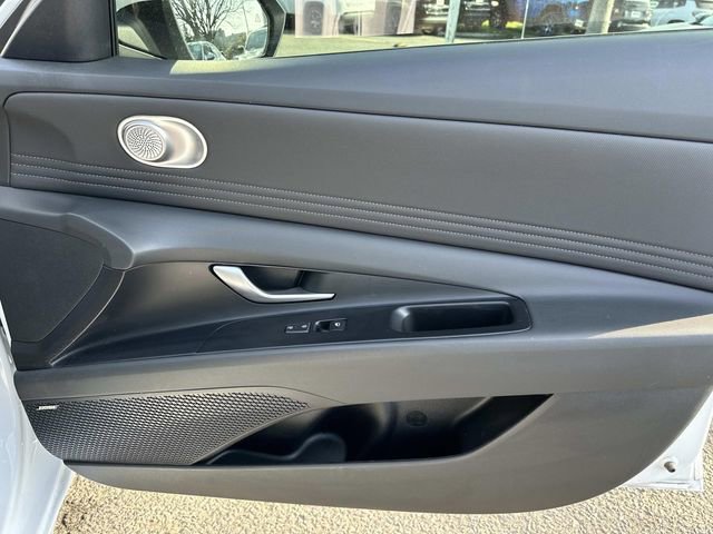Used 2025 Hyundai Elantra Limited image 9