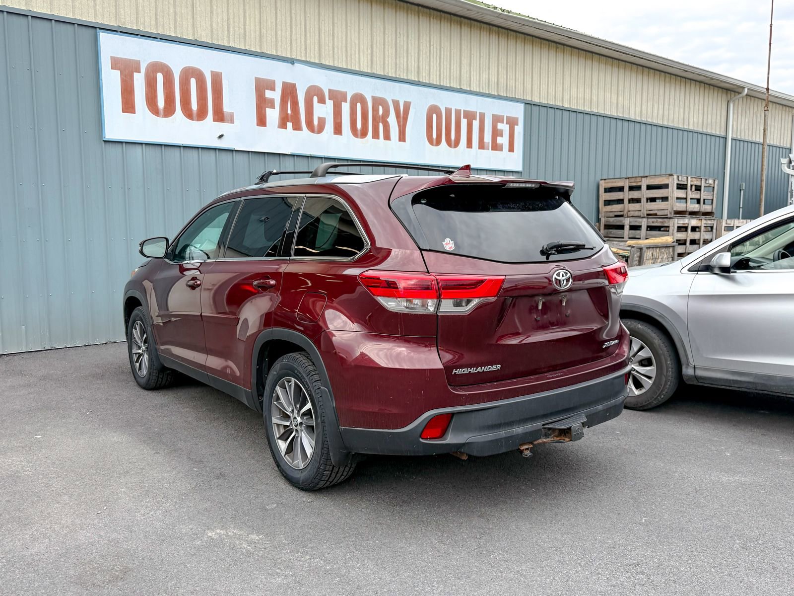 Used 2019 Toyota Highlander XLE image 3