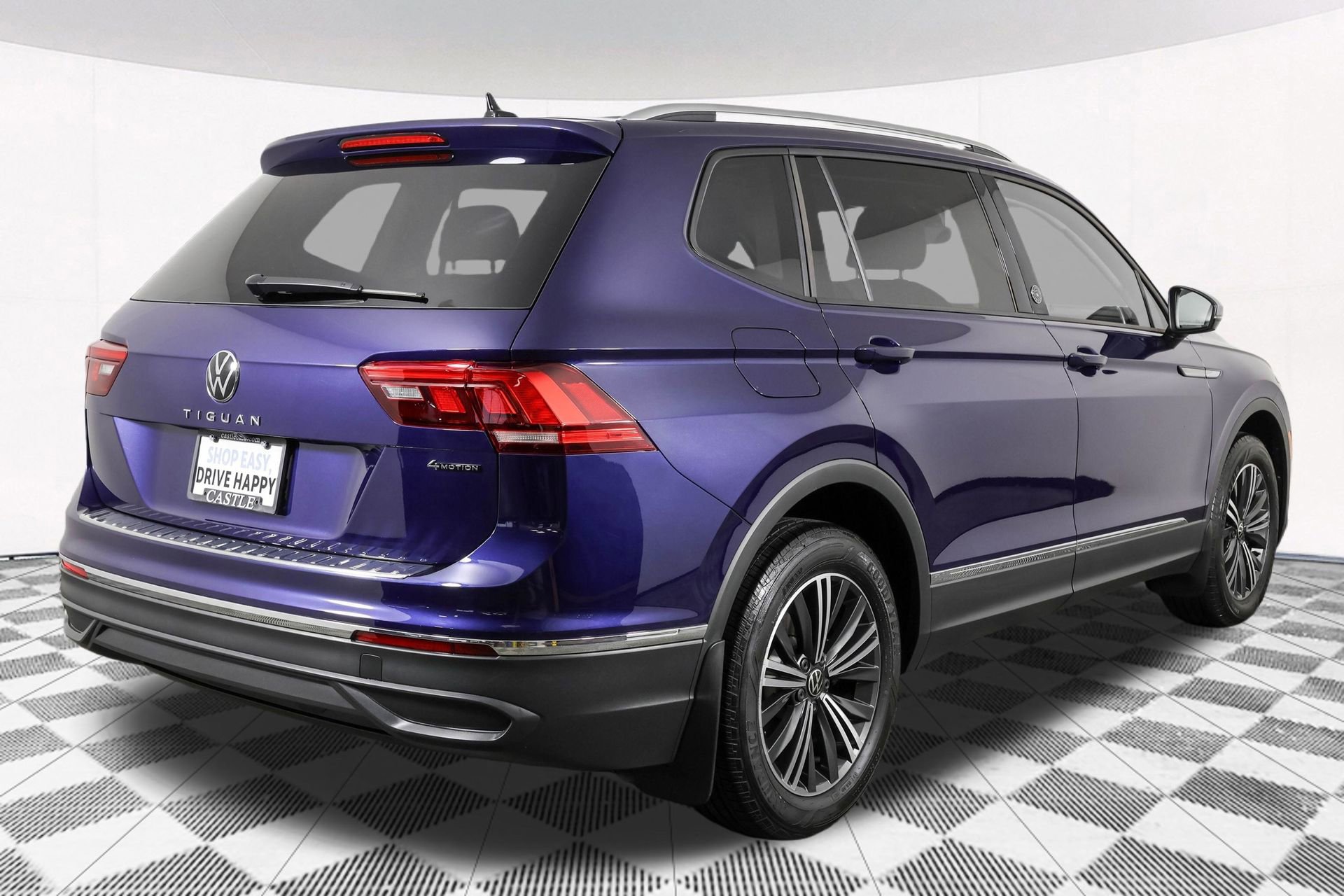 Used 2024 Volkswagen Tiguan Wolfsburg Edition w/ Panoramic Sunroof Package AWD/4WD image 17