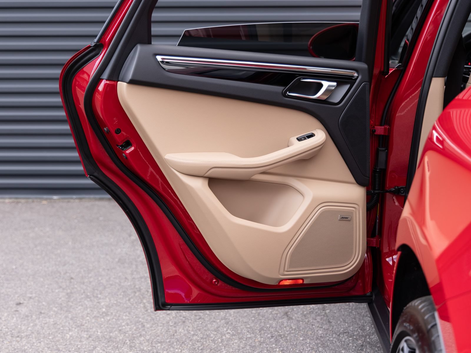 Certified 2026 Porsche Macan AWD/4WD image 25