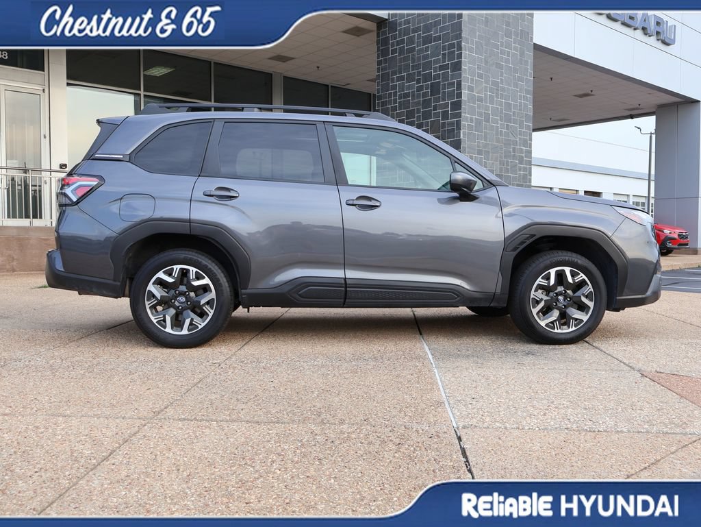 Used 2025 Subaru Forester Premium AWD/4WD image 7