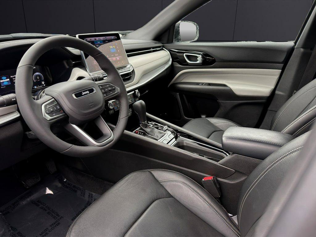 Used 2025 Jeep Compass Limited w/ Elite Group AWD/4WD image 10