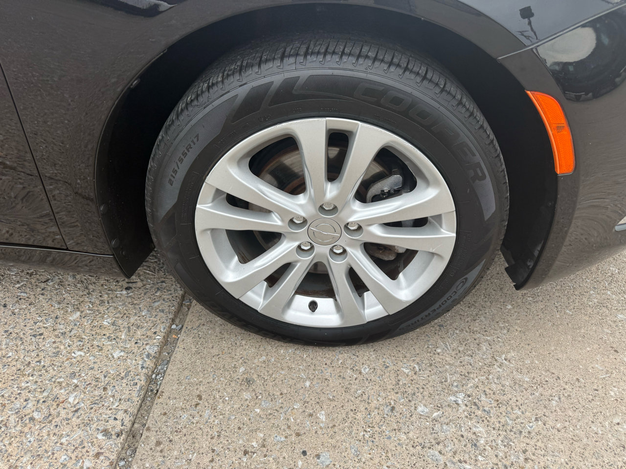 Used 2015 Chrysler 200 Limited image 22