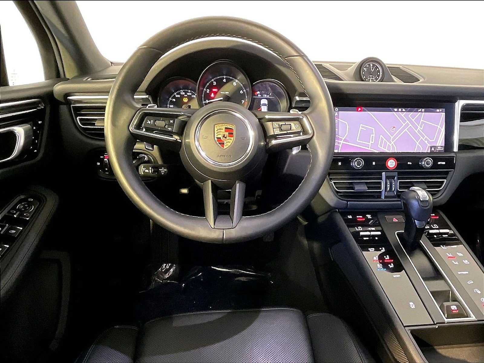Certified 2023 Porsche Macan AWD/4WD image 13