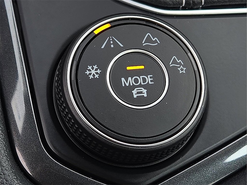 Used 2022 Volkswagen Tiguan SEL R-Line image 16