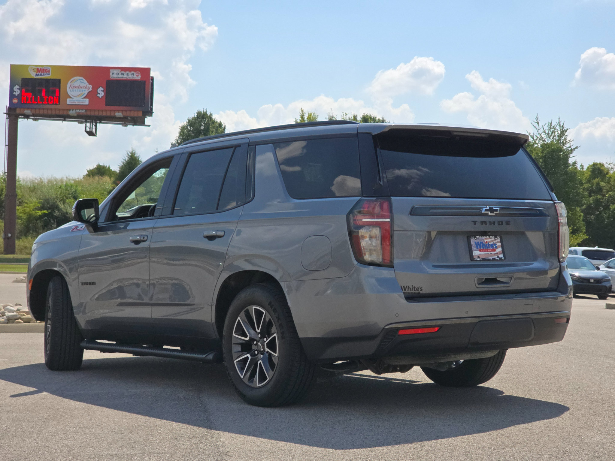 Used 2022 Chevrolet Tahoe Z71 w/ Z71 Off-Road Package AWD/4WD image 7