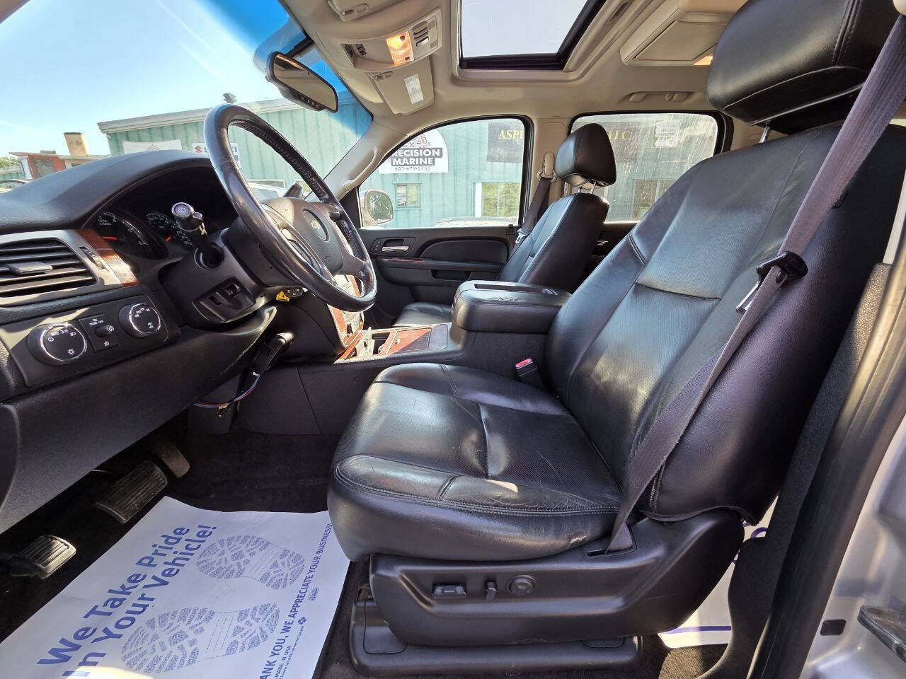 Used 2012 Chevrolet Suburban LTZ AWD/4WD image 17