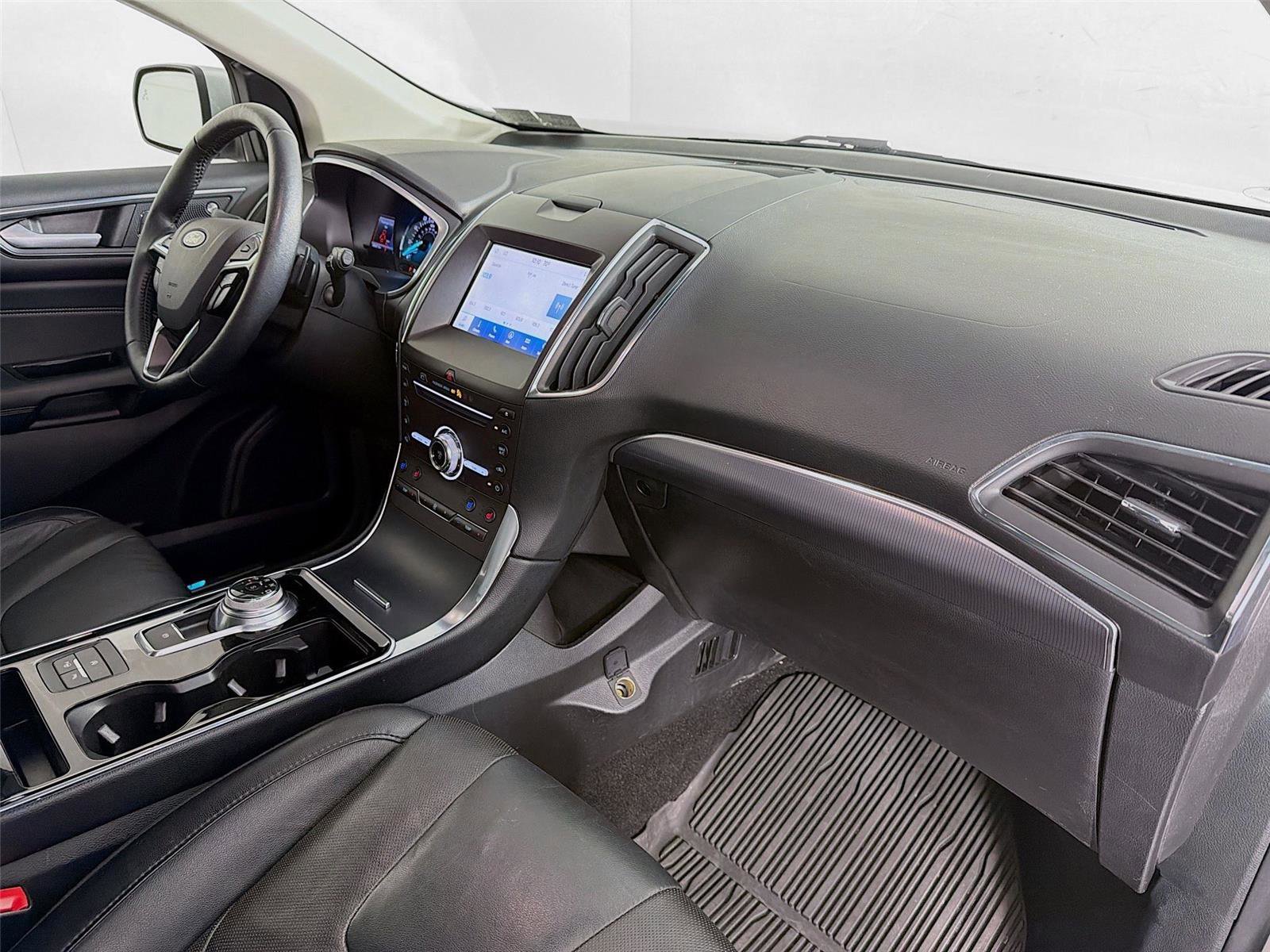 Used 2019 Ford Edge Titanium w/ Equipment Group 301A AWD/4WD image 30