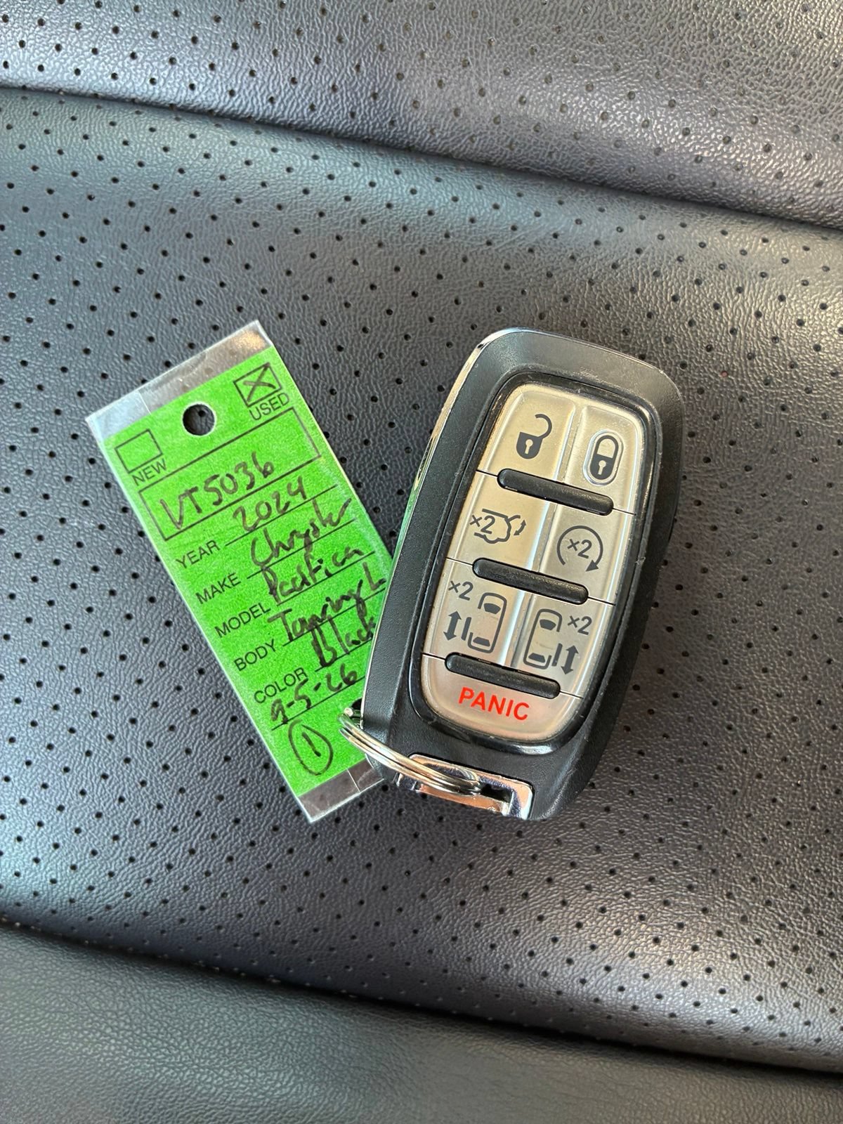 Used 2024 Chrysler Pacifica Touring-L FWD image 14