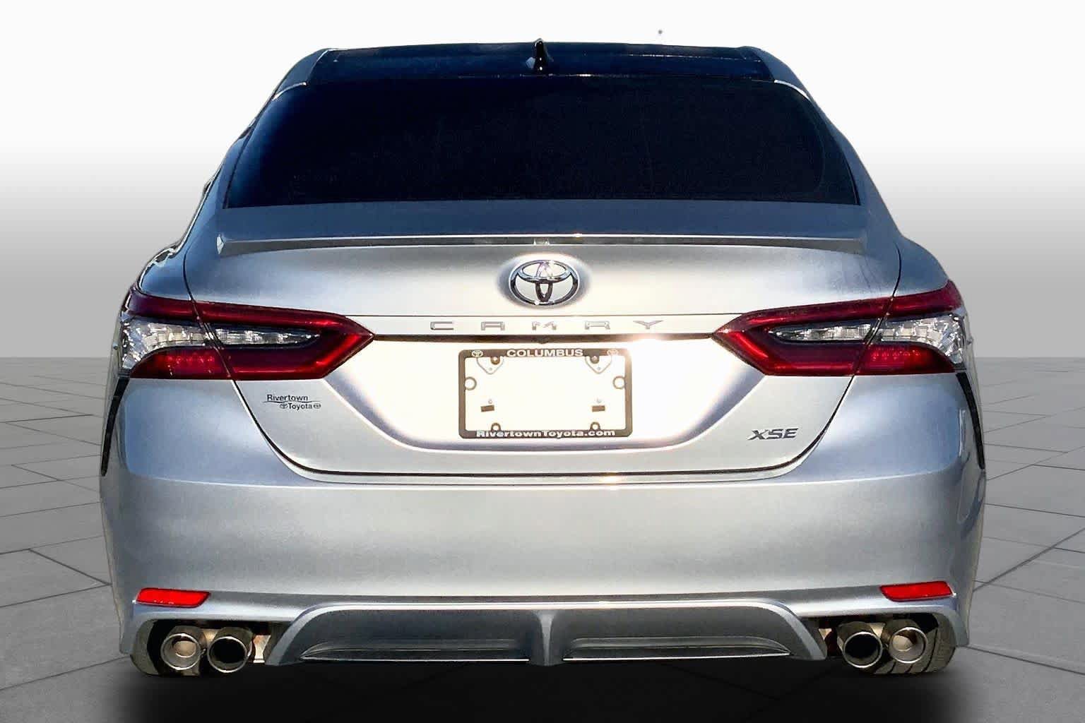 Used 2022 Toyota Camry XSE FWD image 5