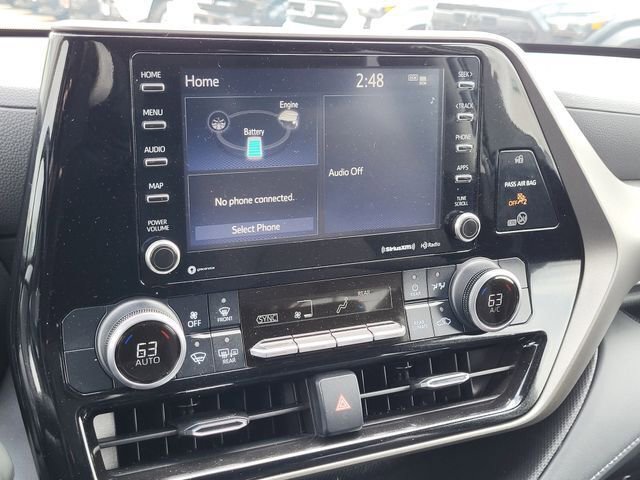 Used 2022 Toyota Highlander LE AWD/4WD image 16
