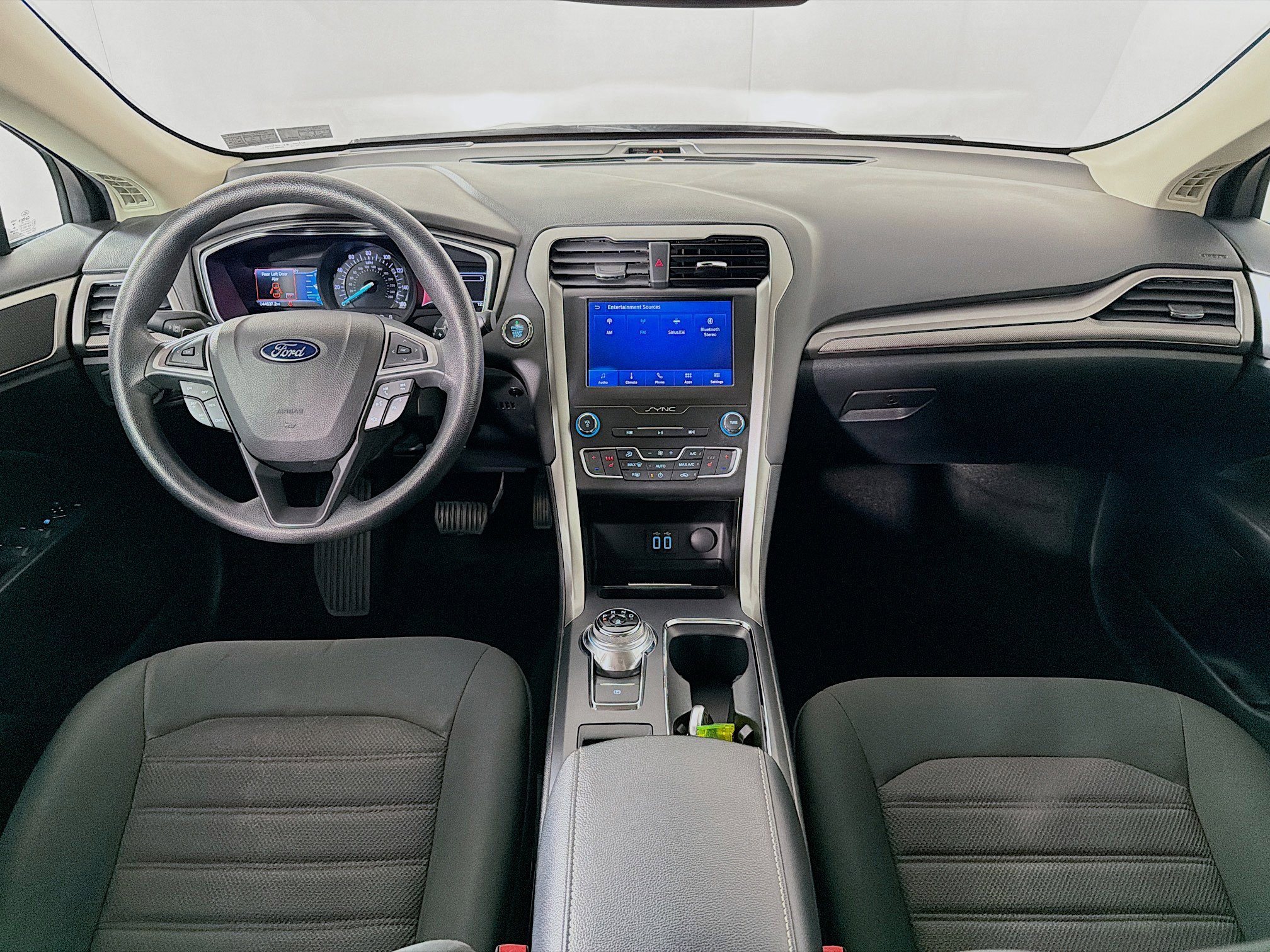 Used 2020 Ford Fusion SE image 23