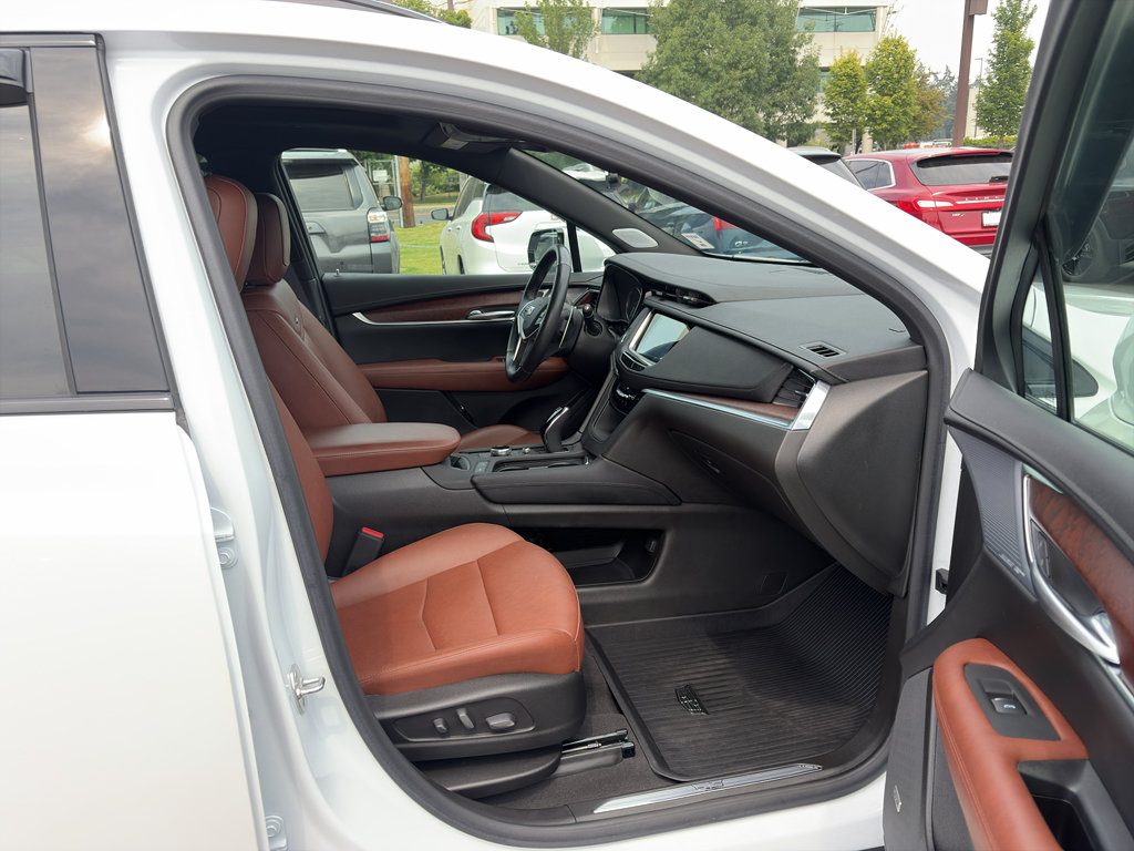 Used 2024 Cadillac XT5 Sportv w/ LPO, Floor Liner Package AWD/4WD image 18