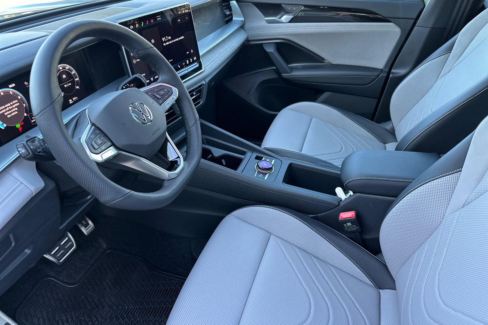 New 2026 Volkswagen Tiguan SE R-Line image 9