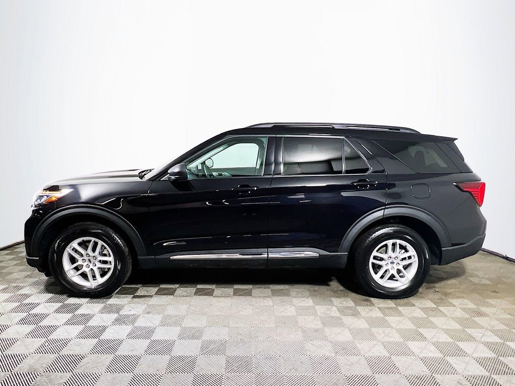 Used 2025 Ford Explorer Active AWD/4WD image 4