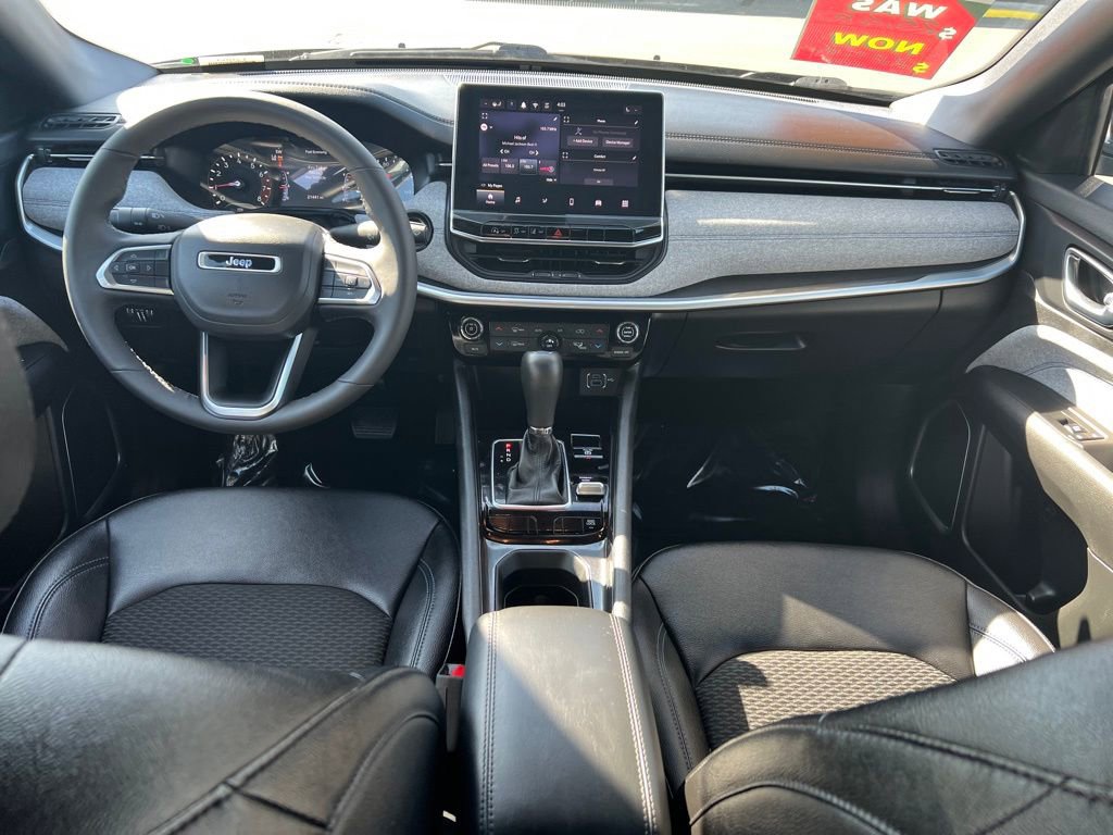 Used 2024 Jeep Compass Latitude w/ Convenience Group image 30