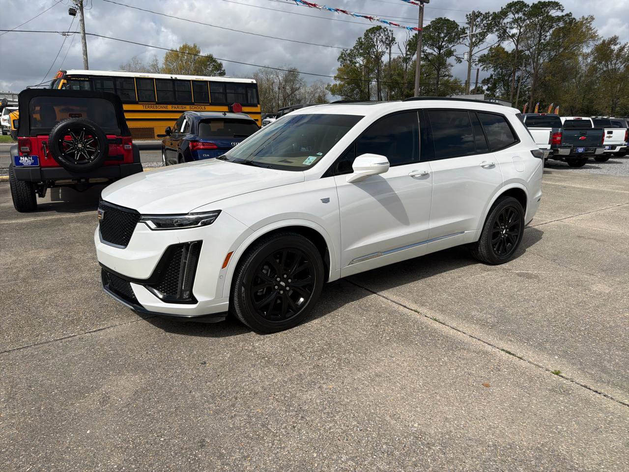 Used 2020 Cadillac XT6 Sport w/ Platinum Package AWD/4WD image 2
