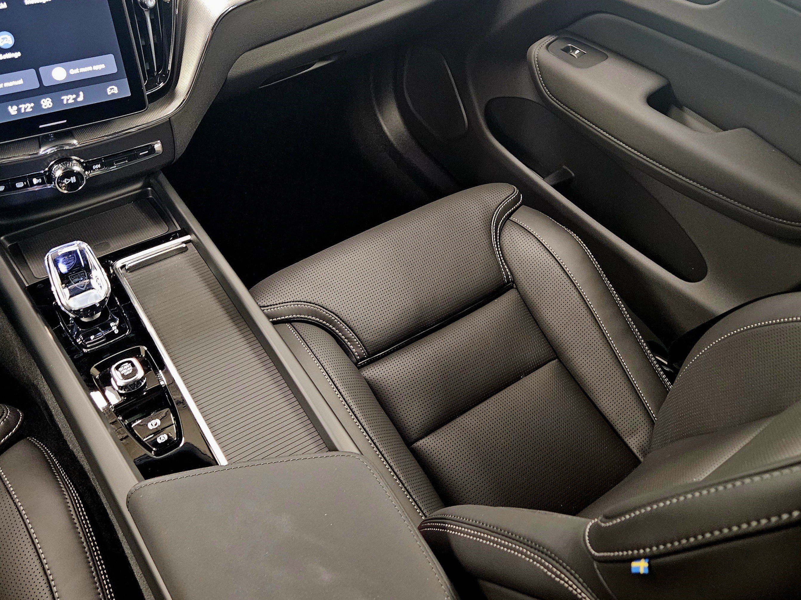New 2026 Volvo XC60 B5 Ultra w/ Climate Package image 17