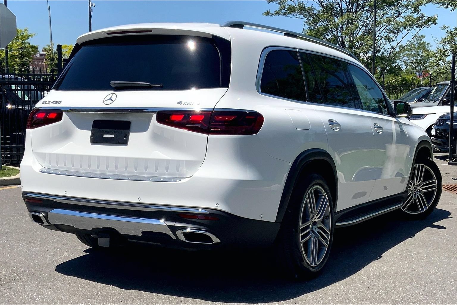 Used 2025 Mercedes-Benz GLS 450 4MATIC image 12