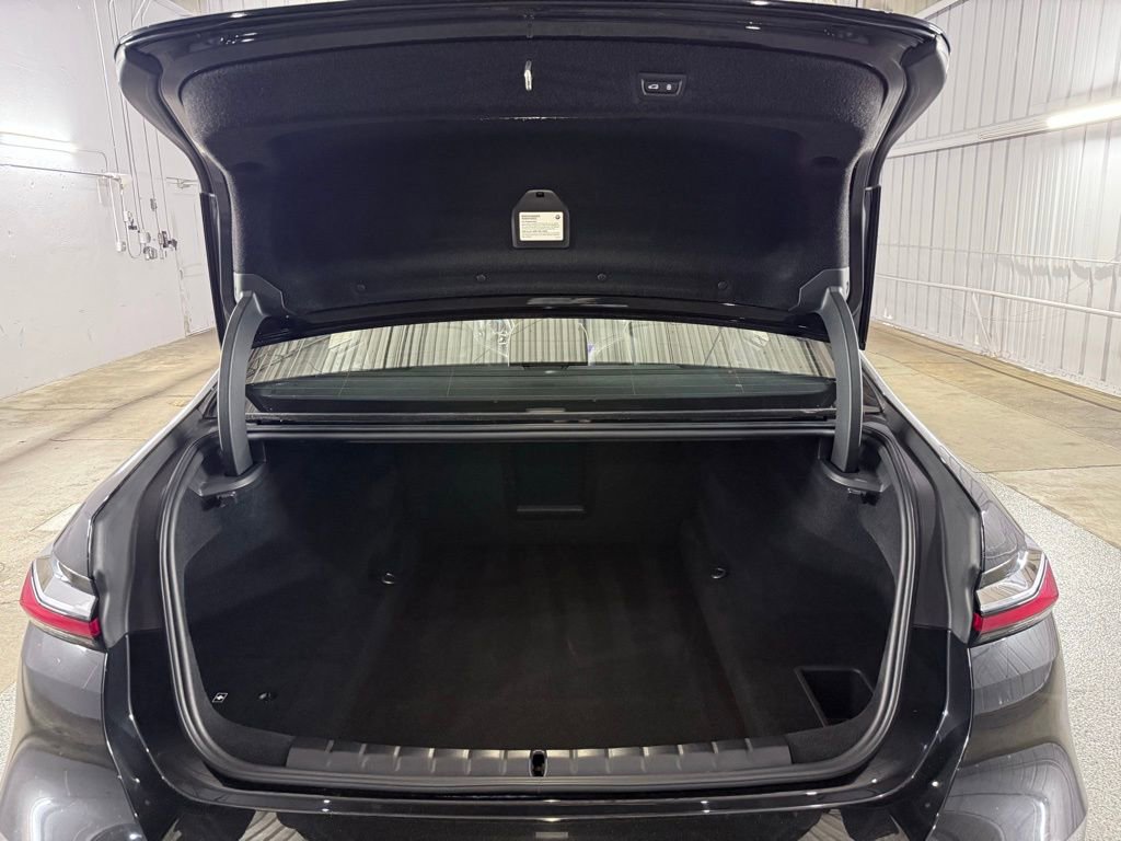Used 2023 BMW 760i xDrive w/ Executive Package image 38